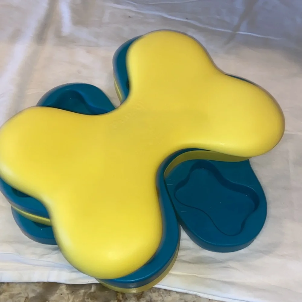 Outward Hound pet treat feeder learning toy